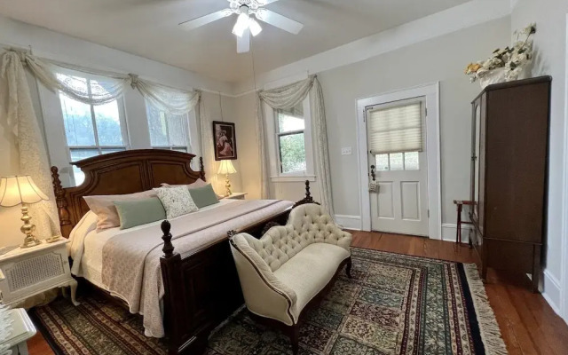Brackenridge House Bed & Breakfast