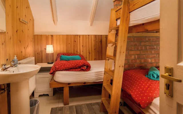 Gulabin Lodge and House