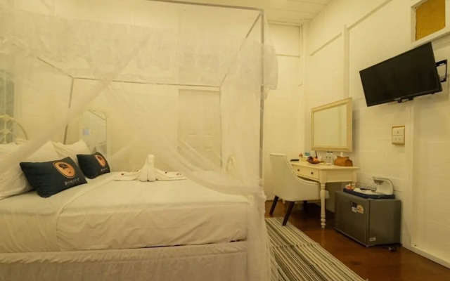 RoomQuest Baan Khun Phra The Iconic