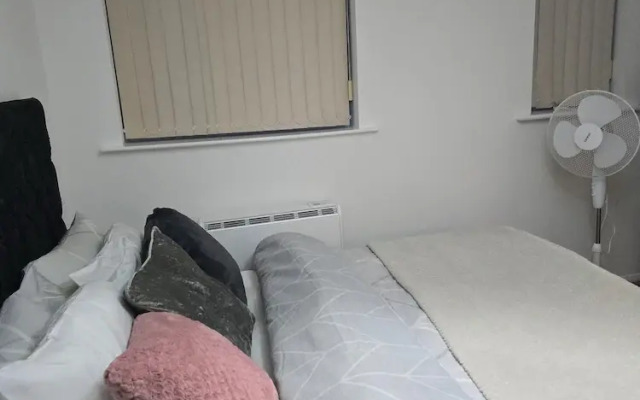 Emerald Apartment With Triple A Star Proximity