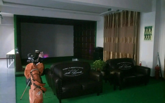 Super 8 Hotel (Heze Zhengzhou Road)