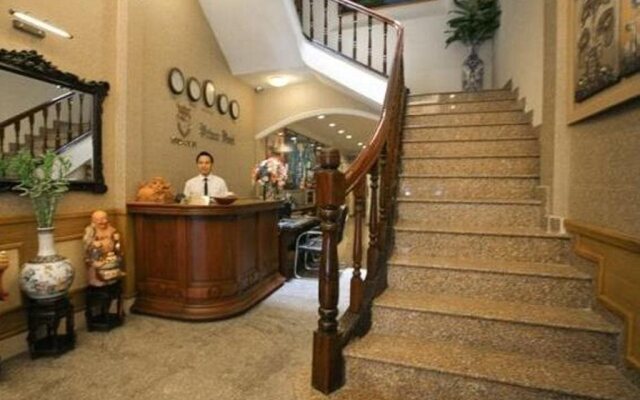 Il Divo Hostel