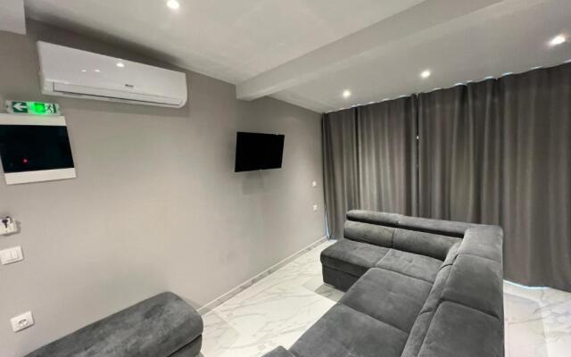 V luxury Suites