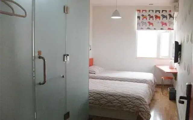 Bujing Hotel (Xi'an Liberal Arts College Taibai South Road Subway Station)