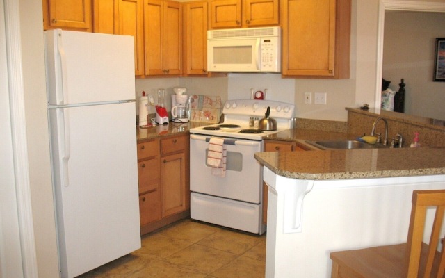 Colony Club U7 condo