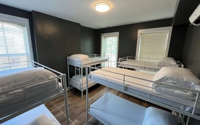 I Street Capsule Hostel