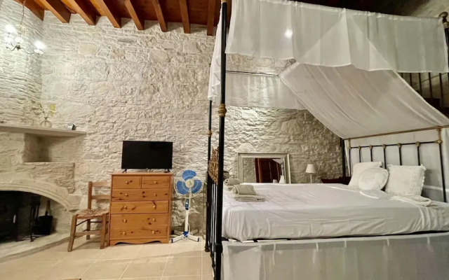 Juliet Suite Studio in Dhoros