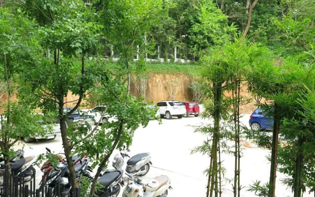 Pool Front Sexy Studio Fully Furnished Apartment