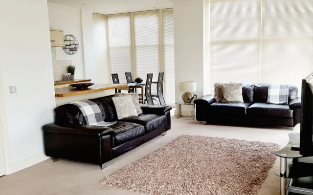 Seas the Day - Luxury Beach Apartment - Sleeps 4