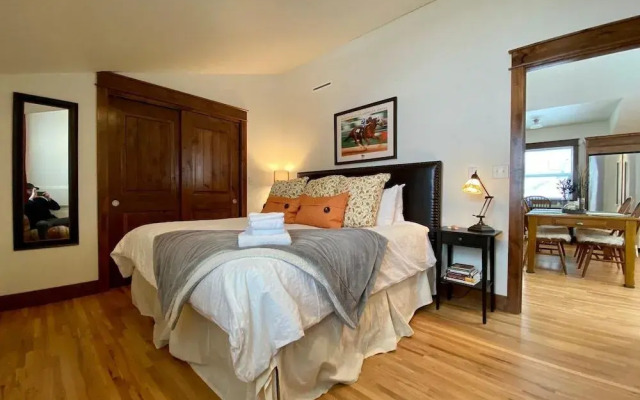 The Beautiful Bears Den! Walk to Old Town & CSU!