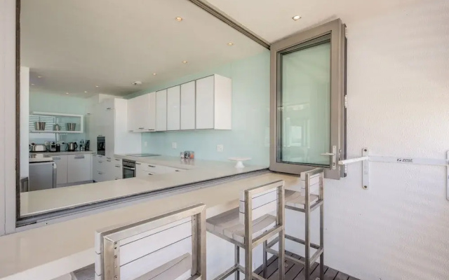 15 Views Penthouse One Bedroom Apartment Sleeps 2