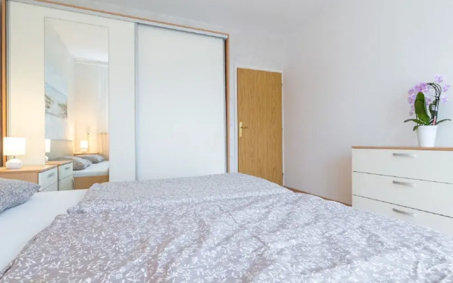 Spacious Holiday Home near Sea