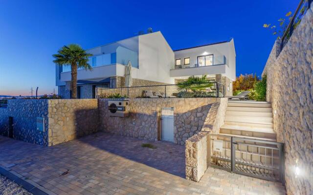 Villa MARIA with heated swimming pool