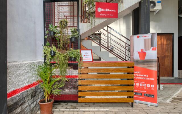 RedDoorz Syariah near Marvell City Mall 2