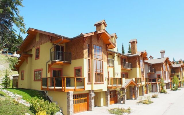 Trails Edge by Bear Country