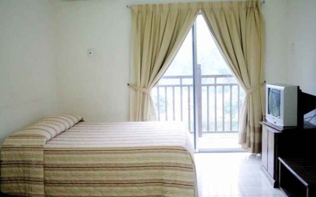 OYO HOME 90301 Suria Service Apartments @ Bukit Merak Laketown Resort