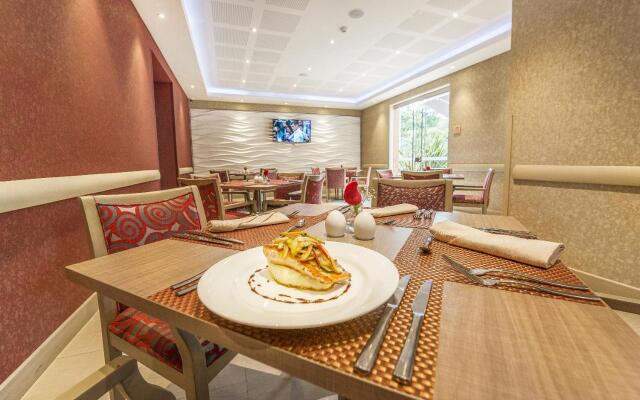 Hotel Plaza Suites