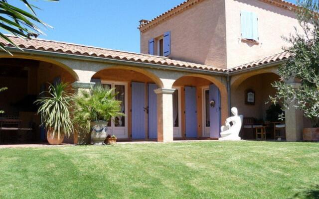 Cozy Villa in Roquemaure France With Private Swimming Pool