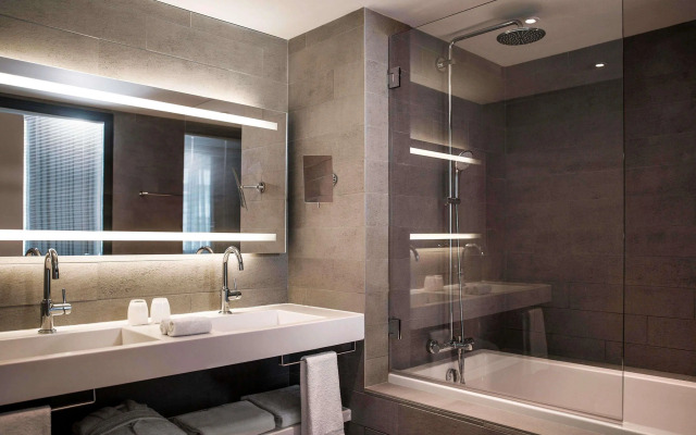 Отель Pullman Paris Tour Eiffel