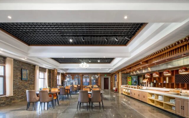 Vienna International Hotel of  Yingbin Road Altay Airport