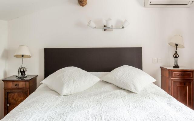 Tranquil holiday home in Cébazan with private pool