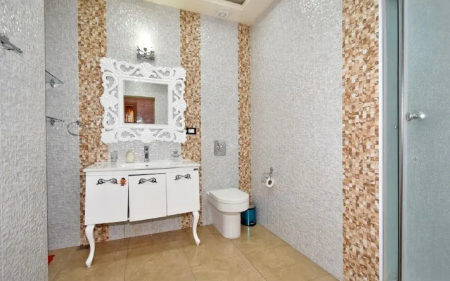 North Ave. apartment by Luxe Group HH777