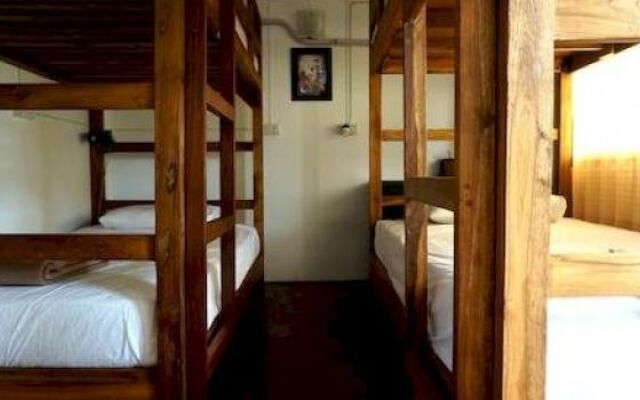 DengBa Hostel (Dunbar Inn Chiang Mai chain stores)