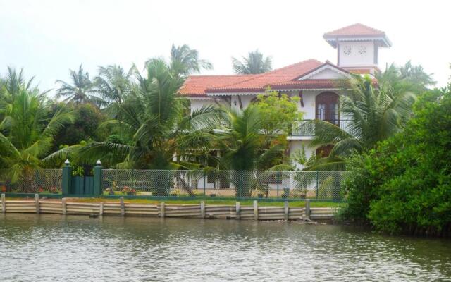 Sri Lagoon Villa