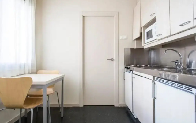 Residencia Universitaria Resa Giner de los Ríos - Hostel