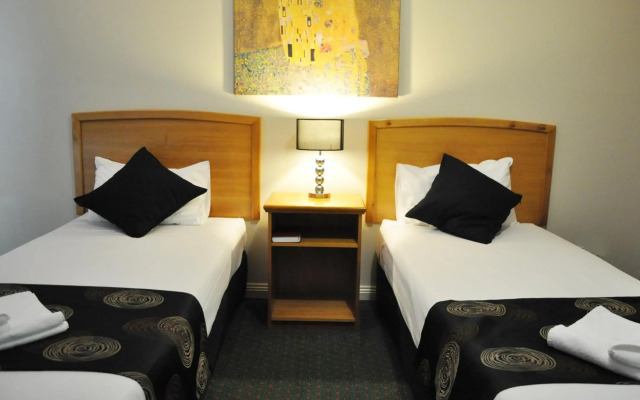 Meadowbrook Hotel