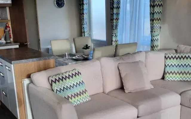 Stunning Seaside Lodge Nr New Forest 2 bed