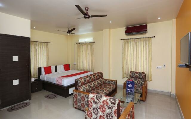 OYO 13288 Hotel Rajashree Inn
