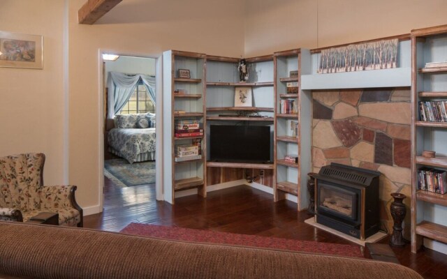 Quarter Horse Lodge