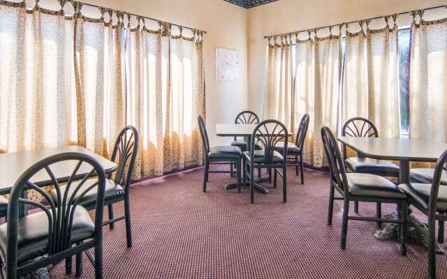 Econo Lodge Inn & Suites Sweetwater I-20