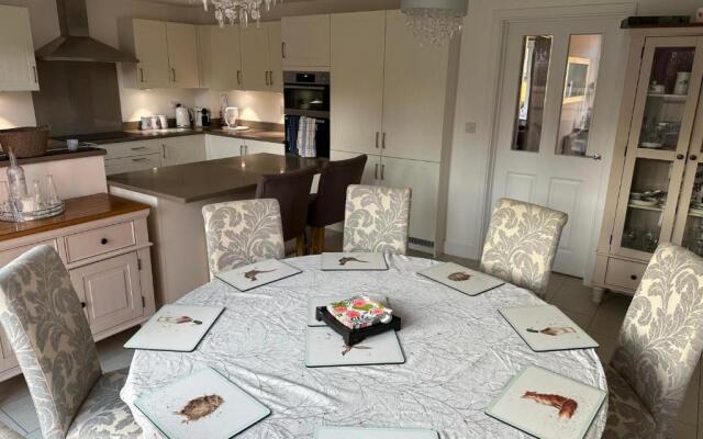 Stunning 4BD Family Getaway Westbury Wiltshire