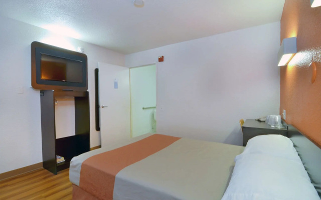Motel 6 Palm Desert, CA - Palm Springs Area