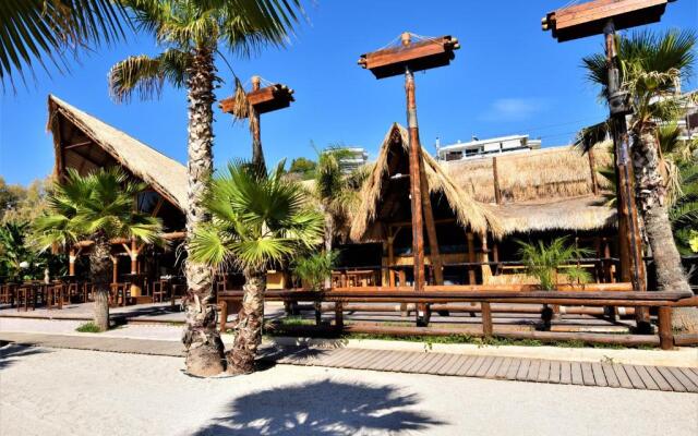 Zefyros Super Cool Apartments next to Alimos Riviera