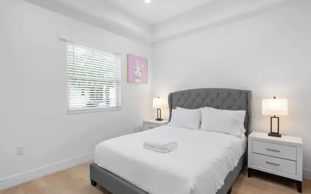 Not Affected by the Fire/modern 5BR Home With Full Amenities & Parking #2