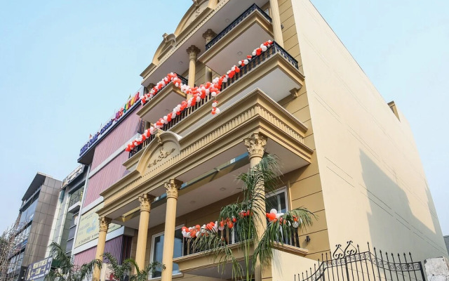 OYO 23088 Hotel Dev Palace