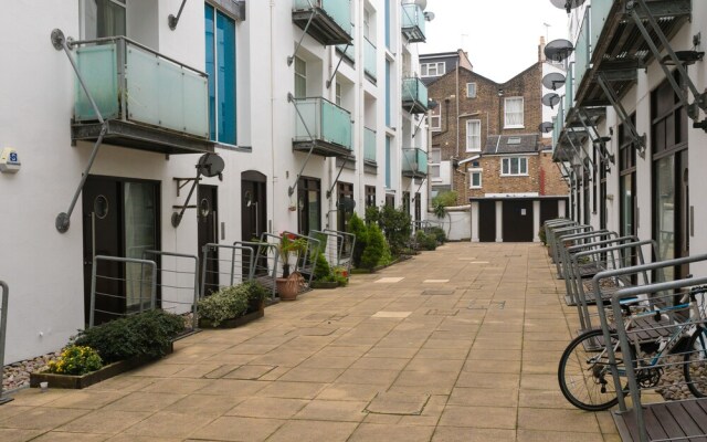 Holloway Road Apartments (Peymans)