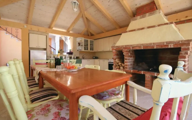 Beautiful Home in Brodarica With Wifi and 6 Bedrooms