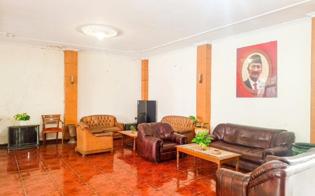 OYO 759 Hotel Dewi Sri