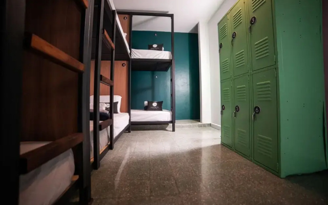 Santurcia Hostel & Bar