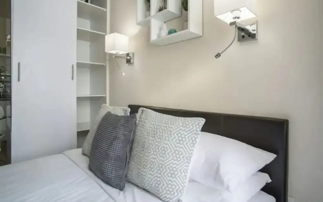 Double Bedroom Studio With Balcony in Cape Town City Centre