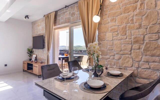 Awesome Apartment in Sali with Hot Tub, WiFi & 2 Bedrooms