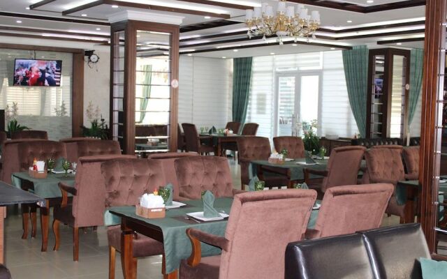 Zarafshan Grand Hotel FIEZ