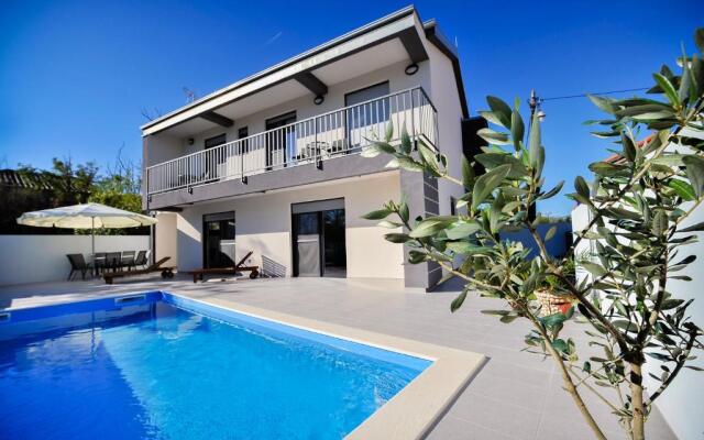 Villa Lily