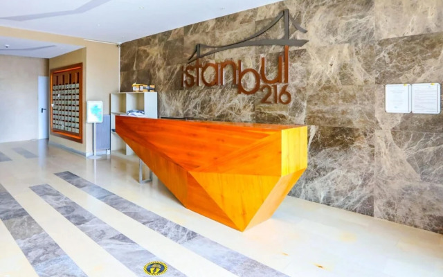 Business-friendly Res With Pool in Fikirtepe
