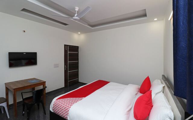OYO 28576 Laxmi Residency
