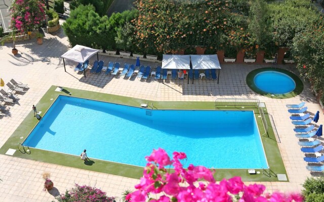 Navarria Hotel